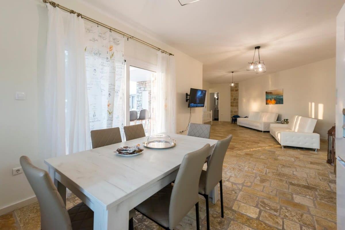 Mikrá Mandínia Villa Needa'S - Emotions House Crystal Pool מראה חיצוני תמונה